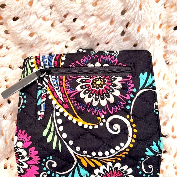 Vera Bradley PASSPORT wallet in the bandanna swirl pattern brand new tag! - Picture 4 of 7